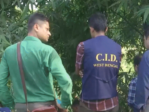 पश्चिम बंगाल की CID टीम अलग-अलग इलाकों में बांग्लादेशी सांसद अनवारुल के शव की टुकडों की तलाश कर रही है।