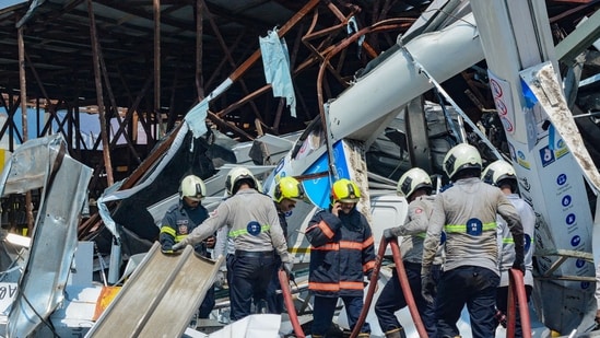 The death toll in the billboard collapse incident in Mumbai's Ghatkopar has jumped to 17 this week as a person receiving treatment after being rescued from the rubble succumbed to his injuries.(PTI)