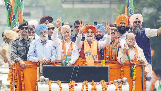 BJP candidate from Amritsar seat, Taranjit Singh Sandhu, with external affairs minister S Jaishankar in the city on May 10. (ANI) BJP candidate from Amritsar seat, Taranjit Singh Sandhu, with external affairs minister S Jaishankar in the city on May 10. (ANI)