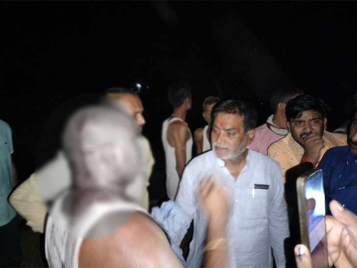 लोगों से बात करते रामकृपाल यादव।