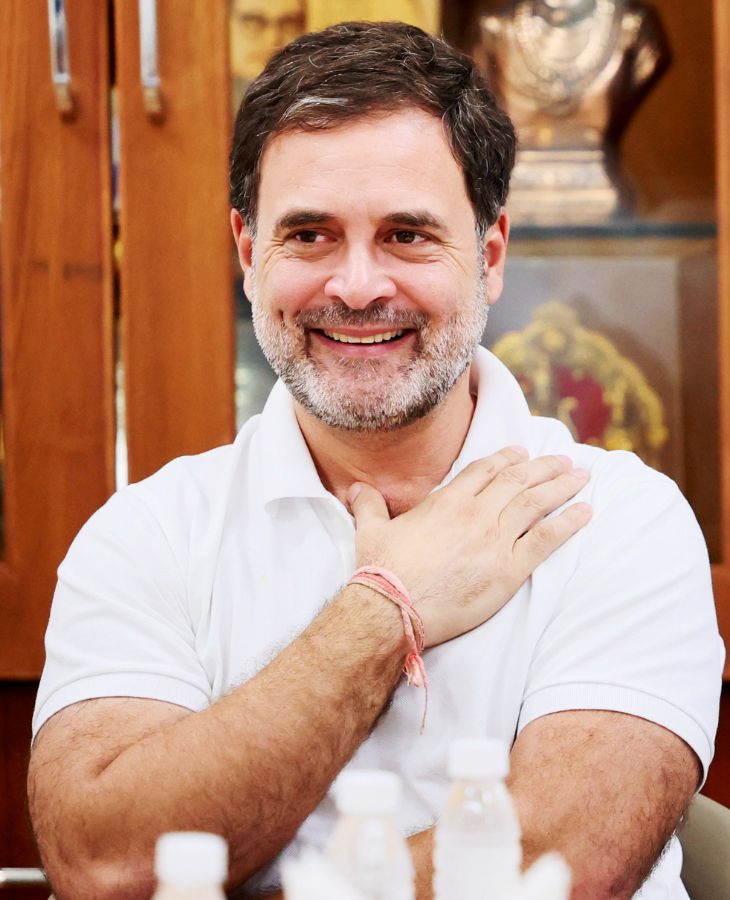 इंडिया गठबंधन के फ्लोर नेताओं के साथ बैठक के दौरान कांग्रेस सांसद राहुल गांधी की तस्वीर।