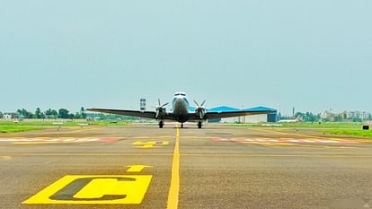 Douglas DC-3 aircraft Modern version reach Kolkata from Delhi for refueling