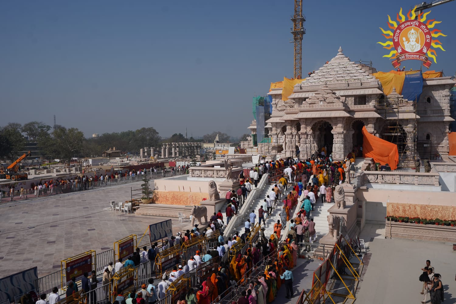 इन दिनों अयोध्या में भगवान रामलला का दर्शन करने रोज डेढ़ लाख श्रद्धालु आ रहे हैं। (फाइल फोटो)