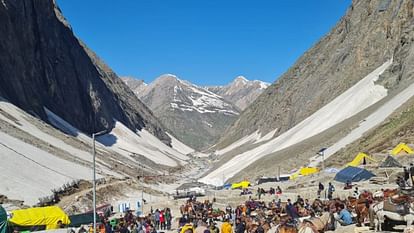 Amarnath Yatra: अब तक ढाई लाख से अधिक श्रद्धालु पहुंचे बाबा के दरबार, दर्शन कर लौटने वालों पर कैलाशपति की कृपा Amarnath Yatra: Till now more than 2.5 lakh devotees have reached Baba's court.