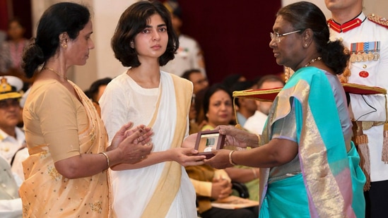 Captain Anshuman Singh's wife and mother receiving his posthumous Kirti Chakra from President Droupadi Murmu on July 5. (PTI)