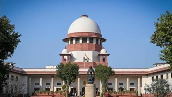A bench of Justices AS Oka and Ujjal Bhuyan emphasised that such conditions infringe on the right to privacy. (HT photo) A bench of Justices AS Oka and Ujjal Bhuyan emphasised that such conditions infringe on the right to privacy. (HT photo)