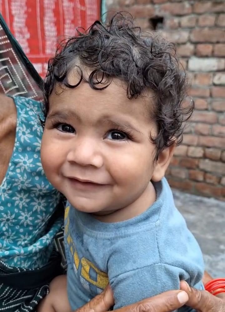ये मंजू देवी का 6 महीने का बेटा वैदिक है। फिलहाल अपने बाबा-दादी के साथ है।