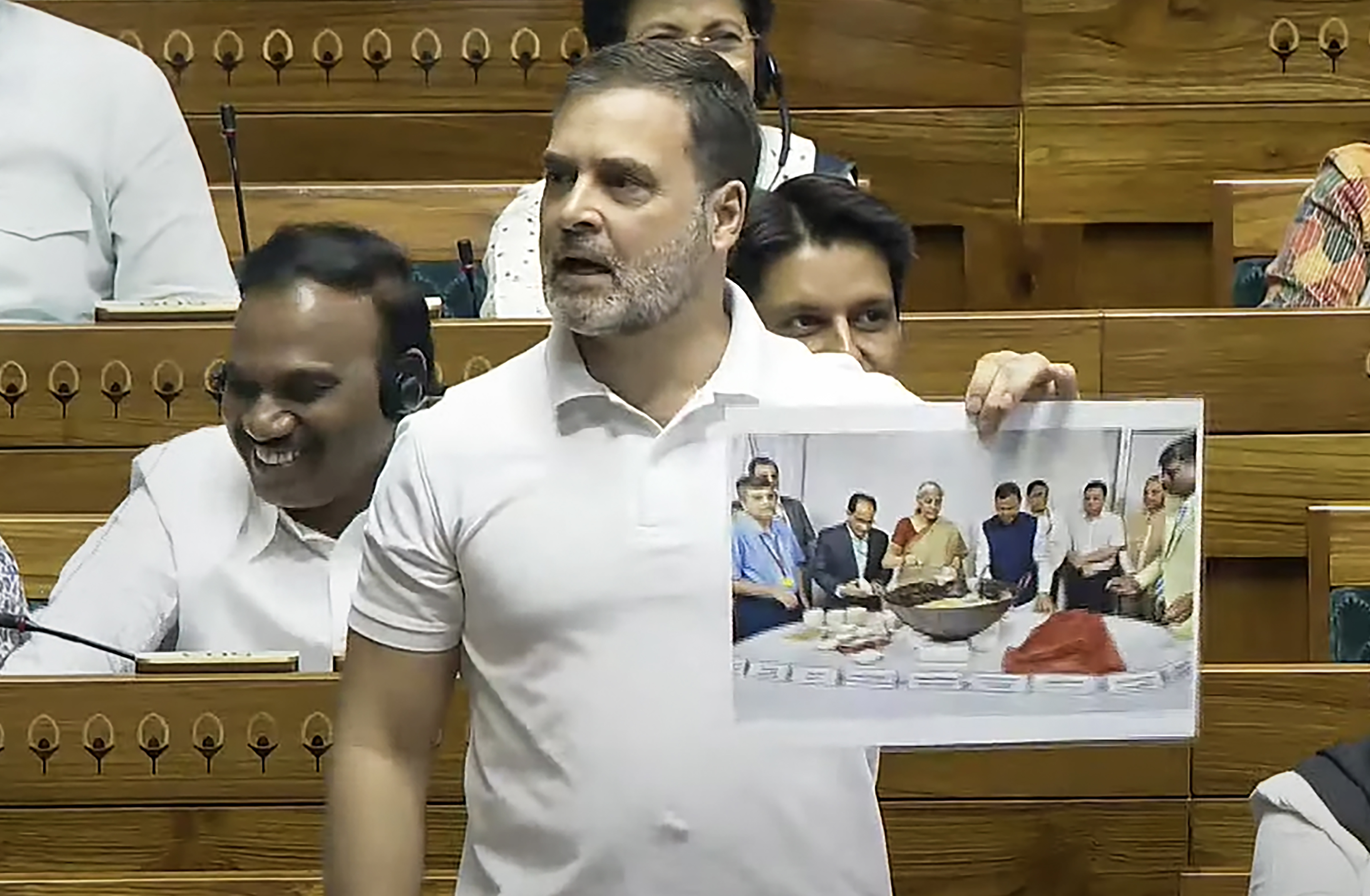यह फोटो 29 जुलाई की है। राहुल ने अपने 46 मिनट के भाषण में हलवा सेरेमनी का जिक्र कर उस समय की फोटो दिखाई थी।