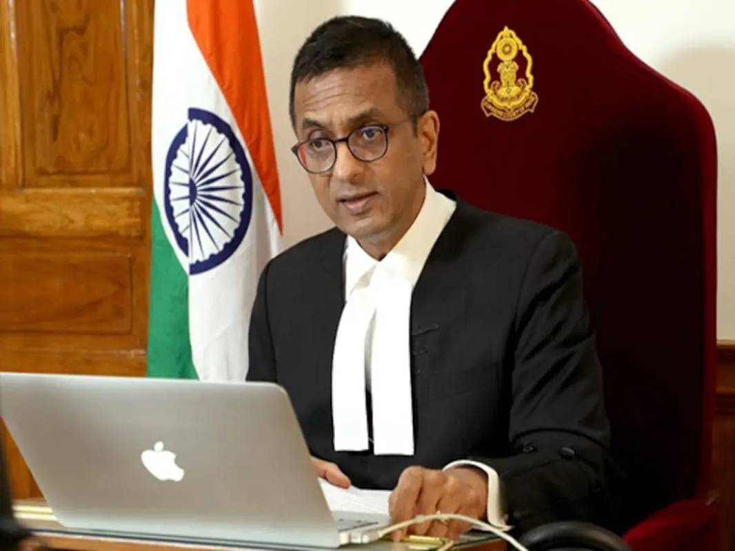 NCP (SP) और शिवसेना (UBT) की दो अलग-अलग याचिकाओं के लिए तारीखें तय करते समय CJI डीवाई चंद्रचूड़ ने यह टिप्पणी की। - Dainik Bhaskar