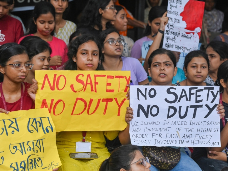 कोलकाता के आर जी कर मेडिकल कॉलेज के स्टूडेंट्स ने रविवार को भी विरोध प्रदर्शन जारी रखा। - Dainik Bhaskar