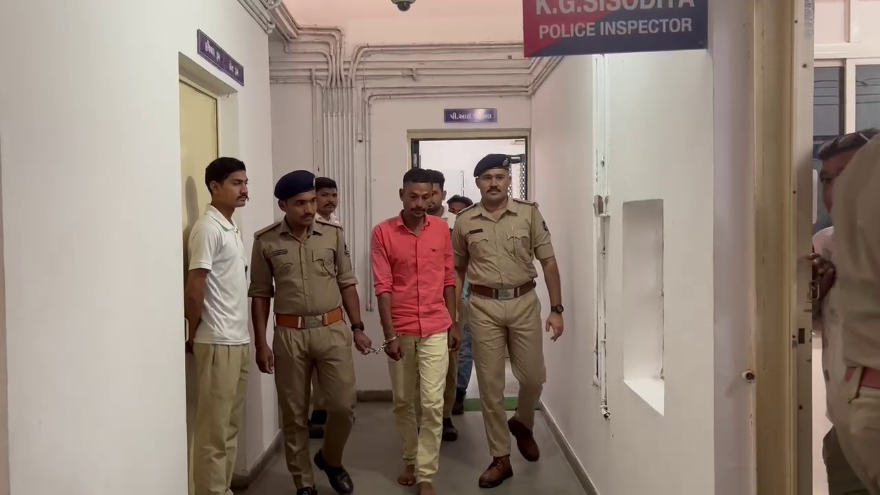 पुलिस हिरासत में सीआरपीएफ कॉन्स्टेबल शैलेंद्र राजपूत।