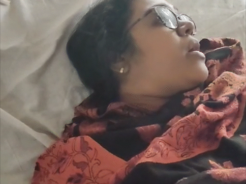 मेघा ने कहा- मेरी तबीयत बिगड़ गई है, मैं घर भी नहीं जा सकती।