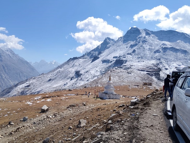 रोहतांग के ऊंचे पहाड़ पर हर साल 15 नवंबर तक कई फीट बर्फ गिर जाती थी। इस साल 30 नवंबर तक भी बर्फ नहीं गिरी है। हालांकि, 1-2 दिन में यहां बर्फबारी हो सकती है।