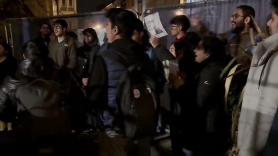 INSIGHT UK protests outside Oxford Union against Kashmir debate. (Screengrab)