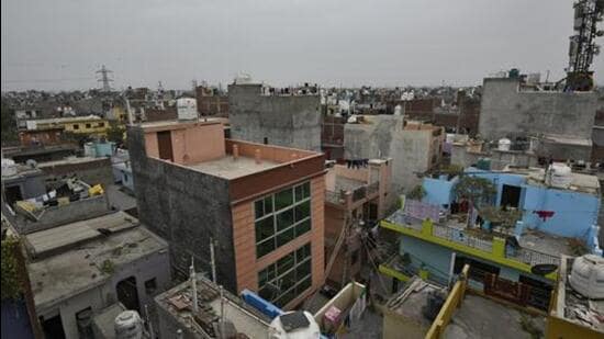 A view of a colony at Mithapur Badapur in New Delhi (HT FILE PHOTO)