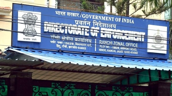 Police and CISF personnel stand guard in front of the Enforcement Directorate (ED) Ranchi Zonal office. (ANI FILE/Representative Image)(HT_PRINT)