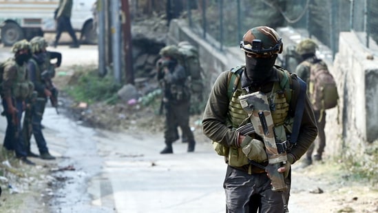  Encounter between security forces and terrorists in North Kashmir's Nagmarg area. (Hindustan Times File Photo)