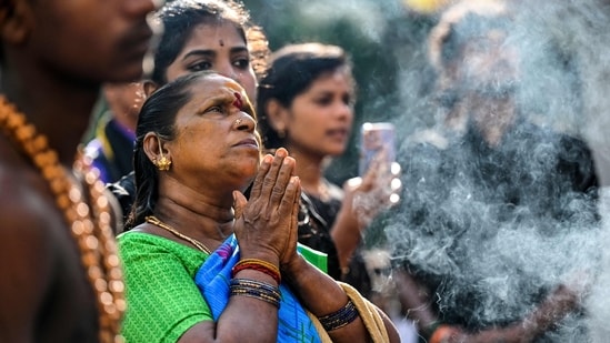 Devotees offer prayers at the onset of a holy month ahead of their pilgrimage to the Sabarimala shrine(AFP)