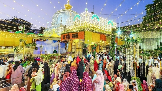 Devotees arrive at Ajmer Sharif Dargah.(ANI file photo) Devotees arrive at Ajmer Sharif Dargah.(ANI file photo)