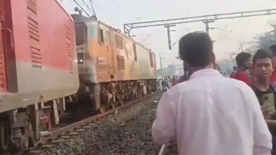 Secunderabad-Shalimar Superfast Express (Train No. 22850) near Nalpur Station in West Bengal's Howrah on Saturday morning. 