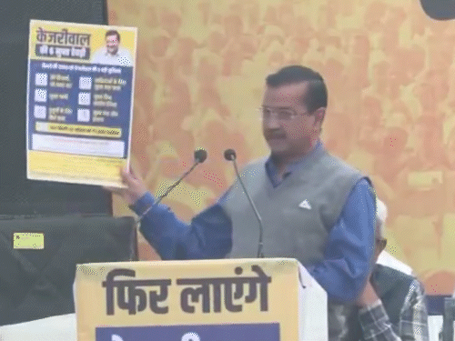 केजरीवाल ने कहा हम दिल्ली के लोगों से पूछेंगे कि उन्हें मुफ्त सुविधाएं चाहिए या नहीं चाहिए। - Dainik Bhaskar