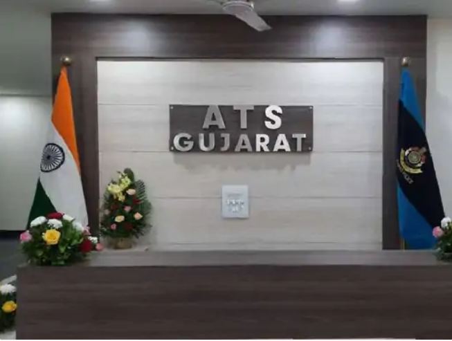 गुजरात एटीएस कई दिनों से दिनेश गोहिल को ट्रैक कर रही थी।