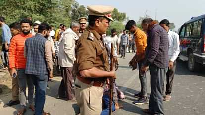 car collided with tempo In Shravasti five people died while six are in critical condition