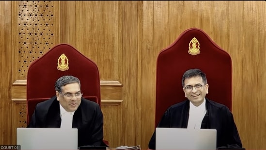 Outgoing CJI DY Chandrachud (right) and CJI-designate Sanjiv Khanna on Friday (Image courtesy: Supreme Court)