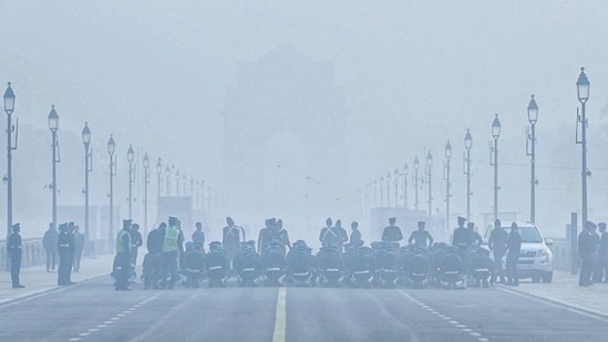 Defence personnel during Republic Day rehearsals at Kartavya Path in New Delhi on Friday. (HT Photo)