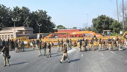 Noida Farmer Protest Kisan march to Delhi creates traffic jam in city