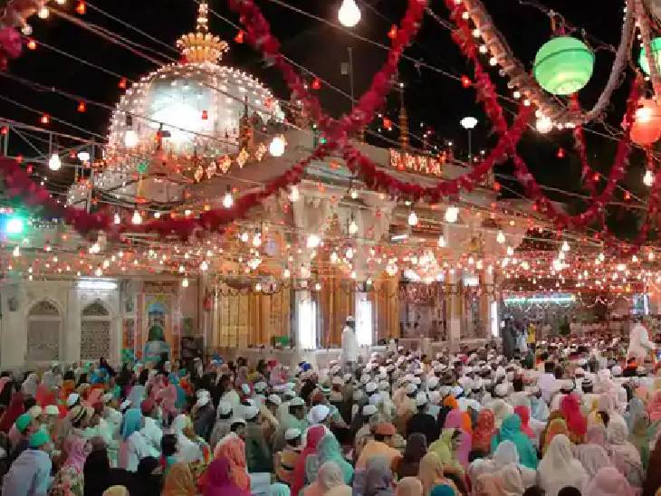 अजमेर शरीफ दरगाह सूफी संत ख्वाजा मोइनुद्दीन चिश्ती की समाधि स्थली है। इसका निर्माण मुगल बादशाह हुमायूं ने करवाया था।