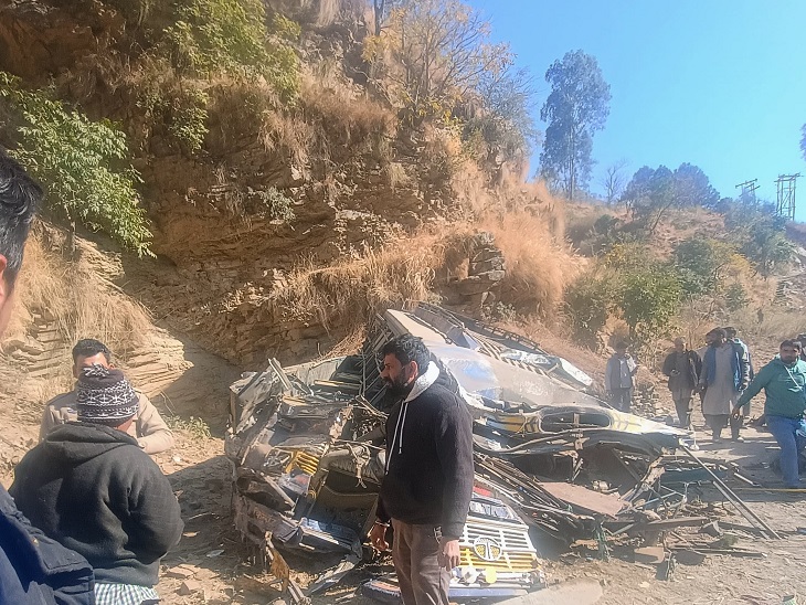 आनी में दुर्घटनाग्रस्त प्राइवेट बस के उड़े परखचे