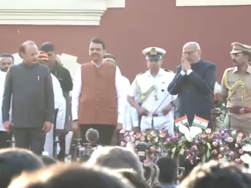 राज्य की उप-राजधानी नागपुर में 33 साल बाद कैबिनेट विस्तार और शपथ ग्रहण हुआ।