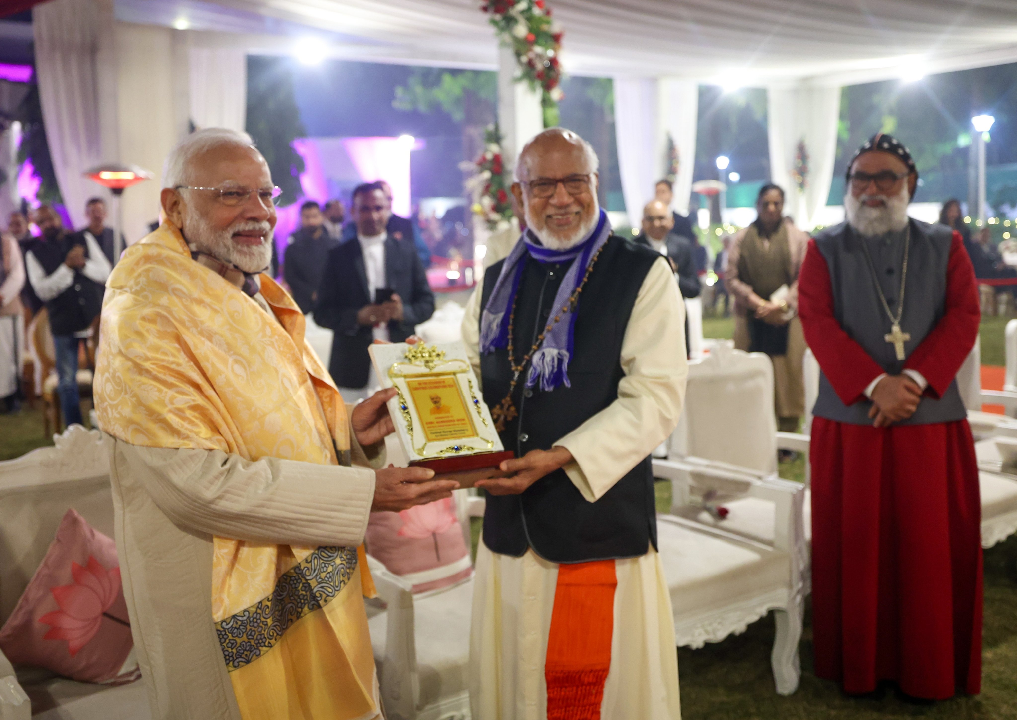 प्रधानमंत्री ने क्रिश्चियन समाज के प्रतिष्ठित लोगों से भेंट की।