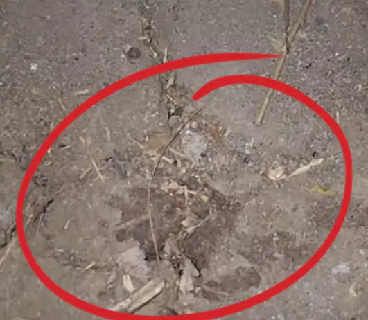 घटना स्थल पर खून के धब्बे।