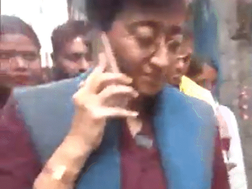 LG के वीडियो शेयर करने के बाद CM आतिशी उन इलाकों में पहुंचीं थीं।