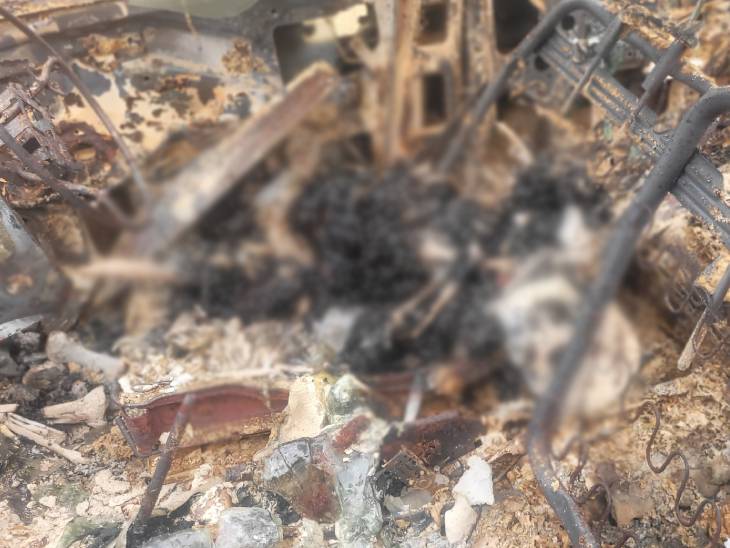 कार की ड्राइविंग सीट से मिला था जला शव।