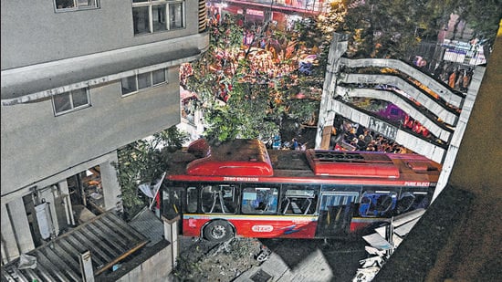 Mumbai, India. December 9, 2024: Three dead, 20 injured as a BEST bus collided with several vehicles in the Kurla area of Mumbai. (Photo by Raju Shinde/HT Photo) (Hindustan Times)