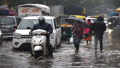 Delhi NCR Weather : एनसीआर में रुक-रुक कर हो रही है बारिश, यलो अलर्ट, कल से कोहरा करेगा तंग Record rainfall in Delhi on Friday for fifth time in December since 1923