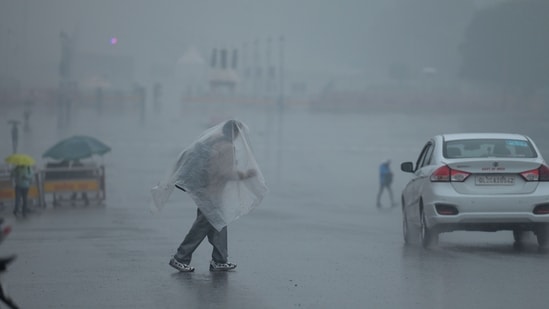 Delhi weather: The IMD said the rain started in Delhi-NCR around 2:30 am.(HT PHOTO) Delhi weather: The IMD said the rain started in Delhi-NCR around 2:30 am.(HT PHOTO)