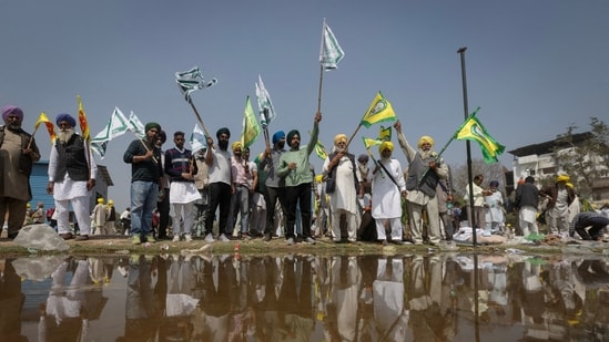 Farmers raise slogans during a Maha Panchayat or grand village council meeting as part of a farmers' protest to press for the better crop prices. (File image)(REUTERS)