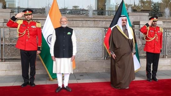 PM Modi (2nd L) with his Kuwaiti counterpart Sheikh Ahmed Abdullah Al-Ahmad Al-Sabah during his ceremonial welcome and Guard of Honour.(PTI) PM Modi (2nd L) with his Kuwaiti counterpart Sheikh Ahmed Abdullah Al-Ahmad Al-Sabah during his ceremonial welcome and Guard of Honour.(PTI)