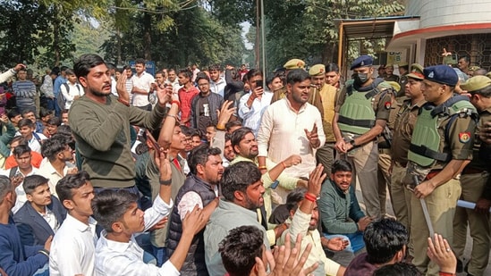 Police at the college trying to pacify students(PTI)