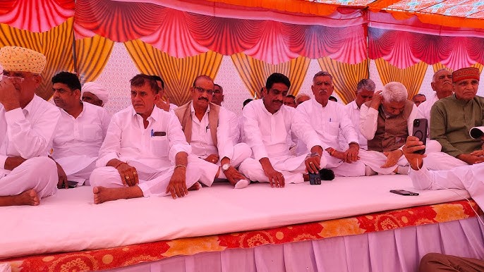 मुकाम धाम में देवेंद्र बुड़िया ने बुलाई थी समाज की बैठक।