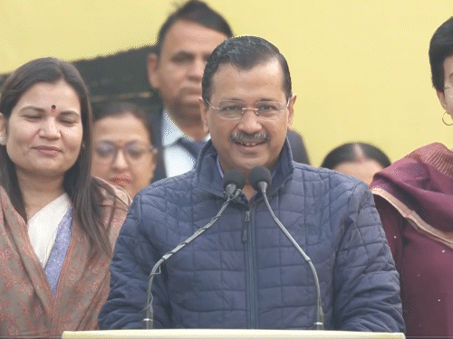अरविंद केजरीवाल ने 12 दिसंबर को दिल्ली में महिला सम्मान निधि योजना का ऐलान किया। - Dainik Bhaskar