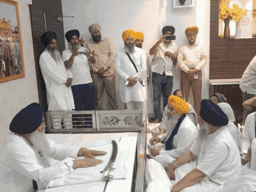 बागी गुट की बगावत के बाद ही विवाद शुरू हुआ था।