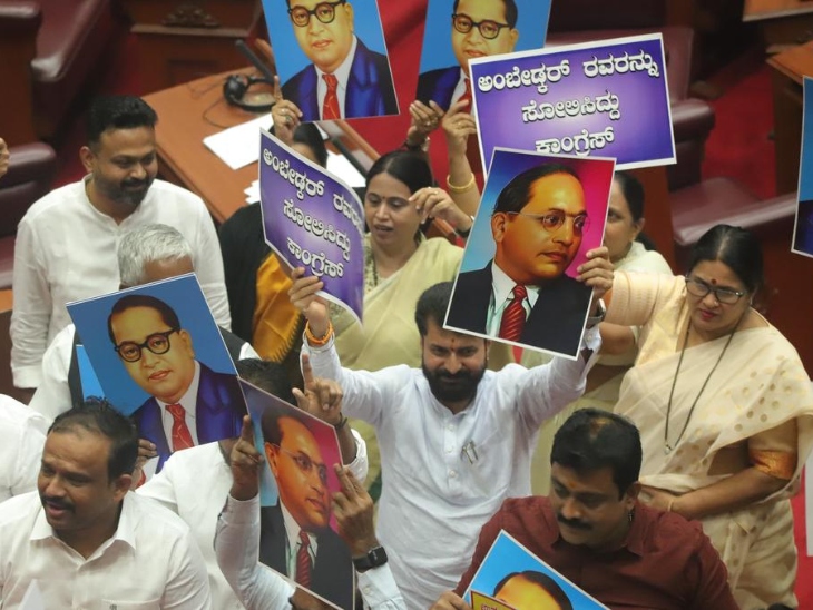 कर्नाटक विधानसभा में एक-दूसरे के खिलाफ विरोध प्रदर्शन करते भाजपा और कांग्रेस विधायक।