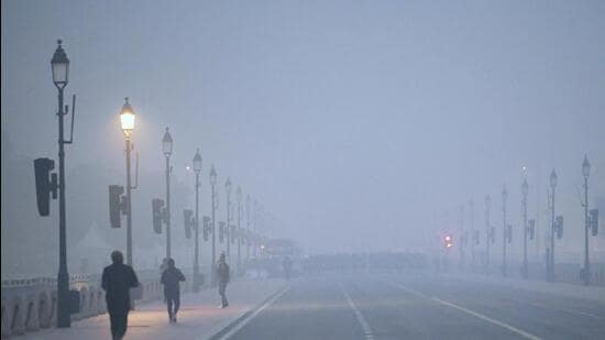 The maximum temperature was expected to settle around 17°C on Friday. (HT PHOTO)