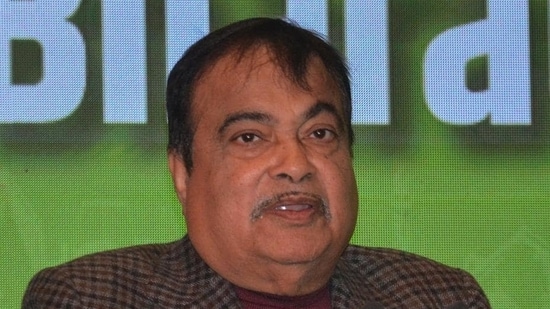 Union minister Nitin Gadkari on Saturday lauded Maratha leader Purushottam Khedekar on his 75th birthday celebrated at an event organised by Maratha Seva Sangh in Pune. (HT FILE)