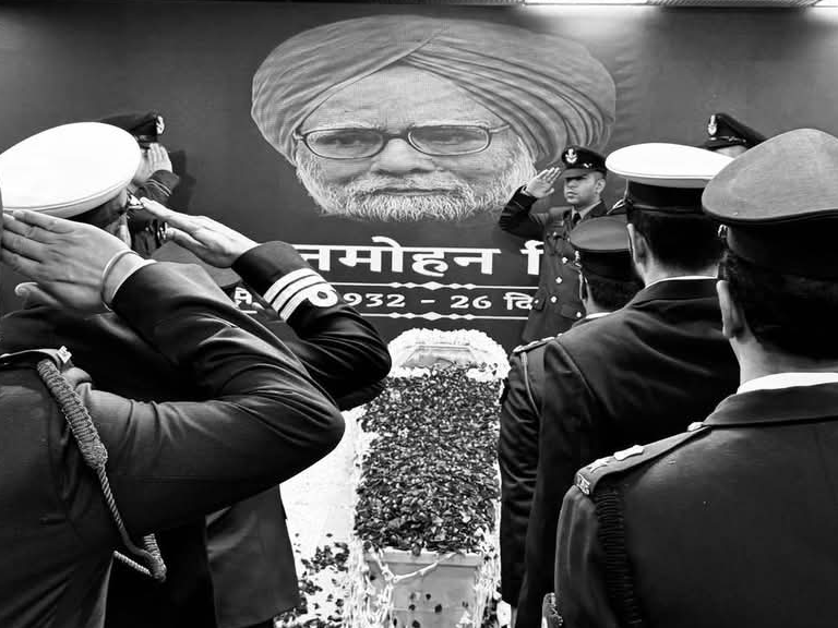 डॉ. सिंह का स्मारक गांधी-नेहरू परिवार की समाधियों के नजदीक बनाए जाने की संभावना है। - Dainik Bhaskar